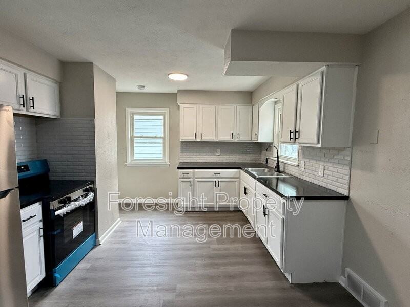 654 E 240th St - Photo 6 of 21