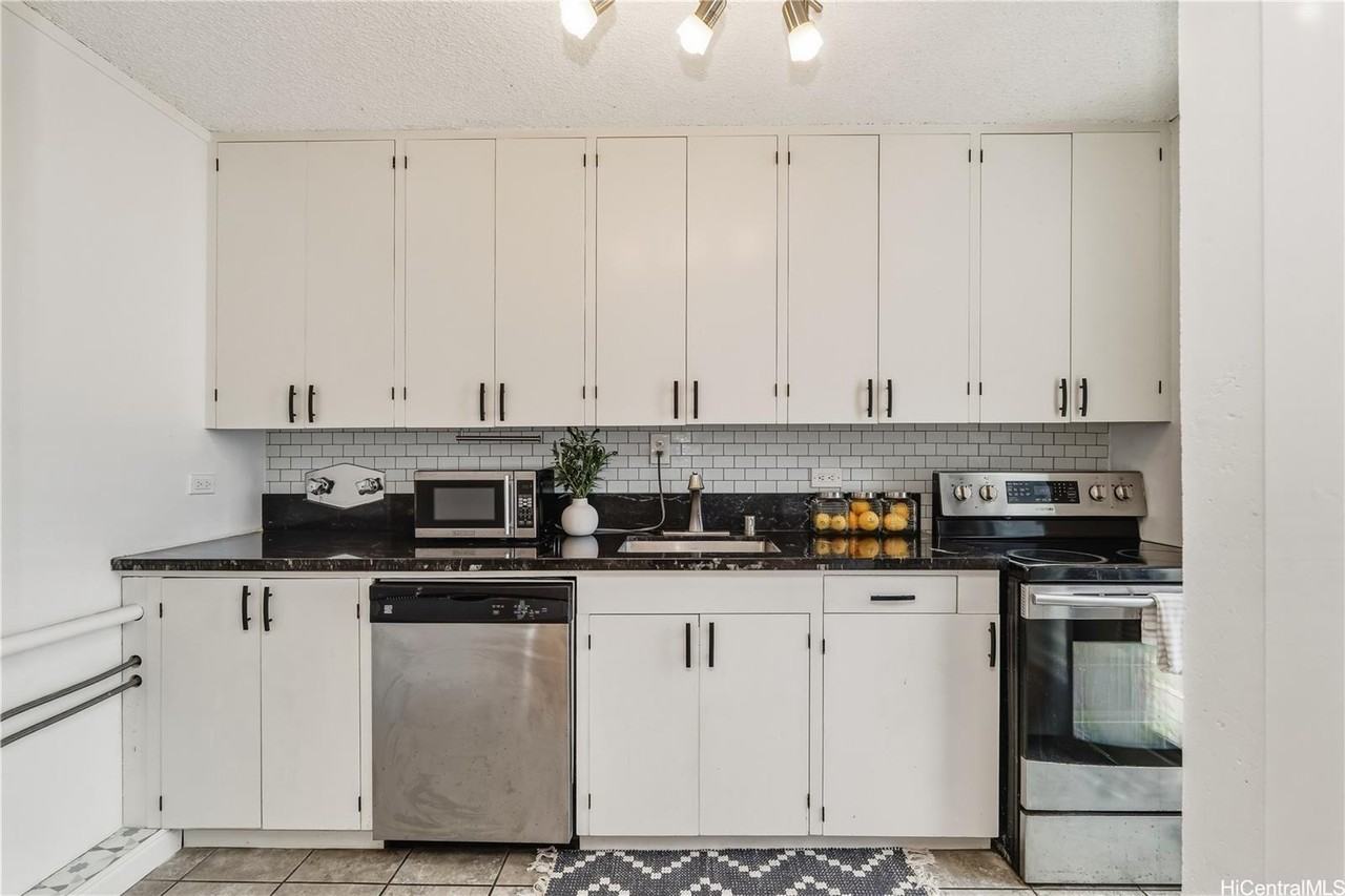 3017 Pualei Cir - Photo 5 of 13