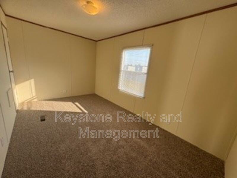 805 Monroe Ln - Photo 2 of 10