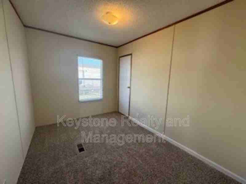 805 Monroe Ln - Photo 4 of 10