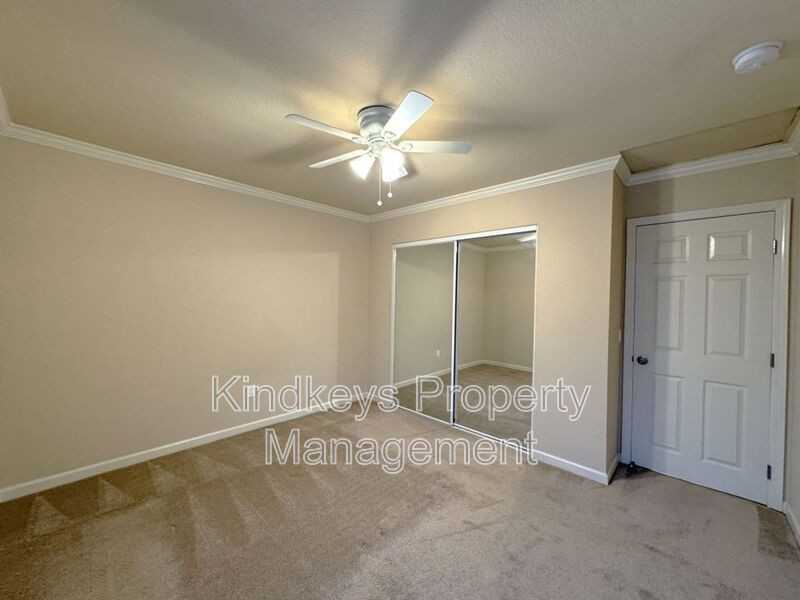 754 Florida St - Photo 4 of 10