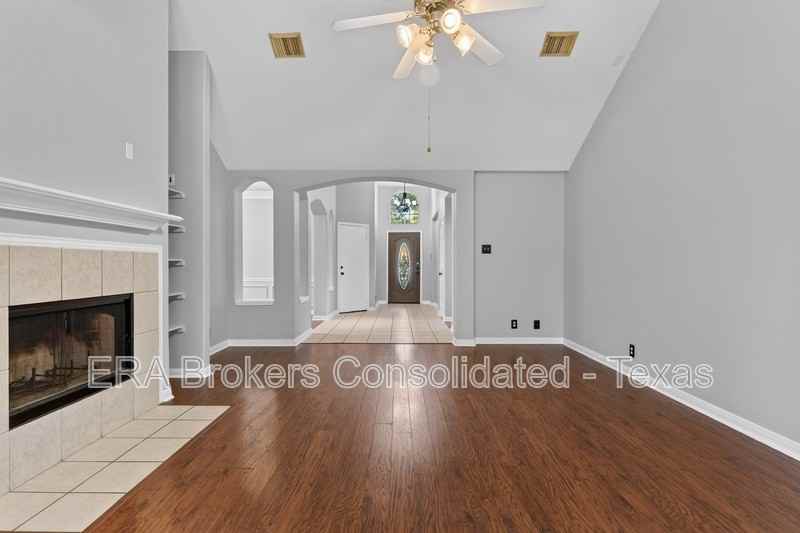 1637 Ebony Ln - Photo 6 of 30