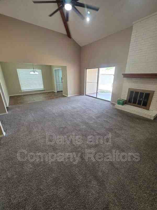 5304 Brazos Ct - Photo 4 of 32
