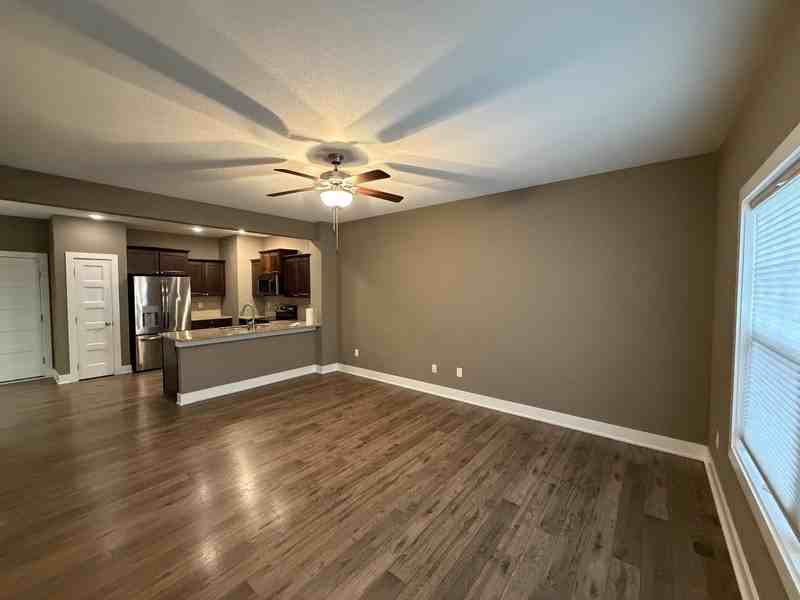 1411 Sw Campus Ln - Photo 2 of 20