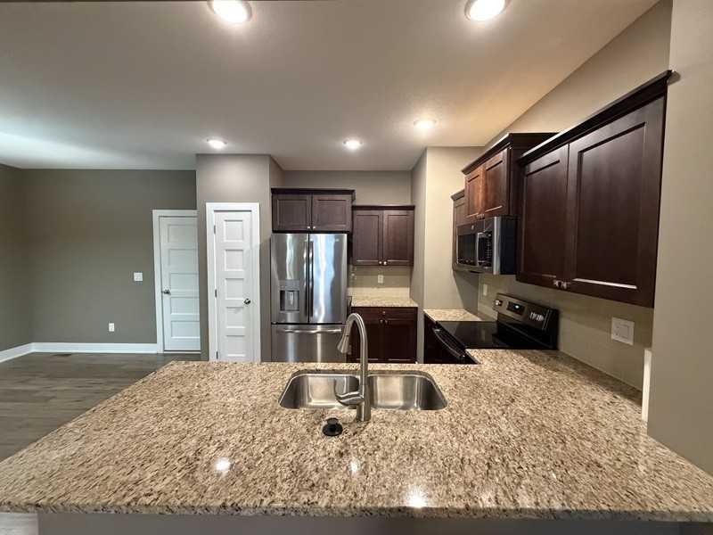 1411 Sw Campus Ln - Photo 5 of 20