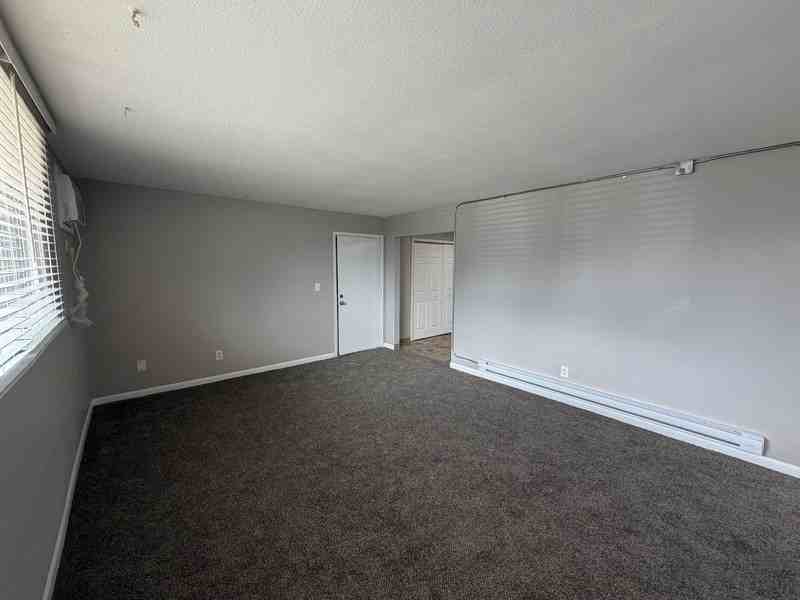 1202 Se Belmont Dr #3 - Photo 3 of 11