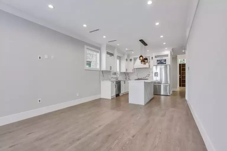 9071 Steveston Hwy - Photo 7 of 21