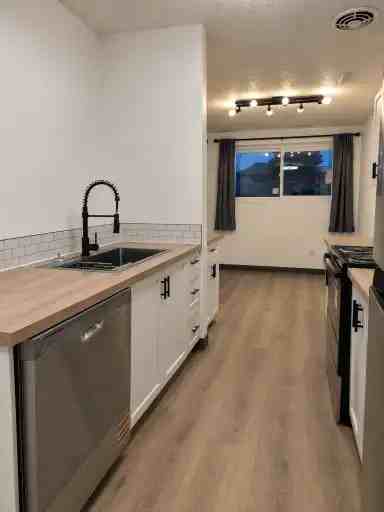 10529 103 Ave #B - Photo 2 of 11