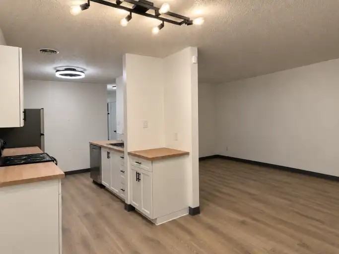 10529 103 Ave #B - Photo 3 of 11