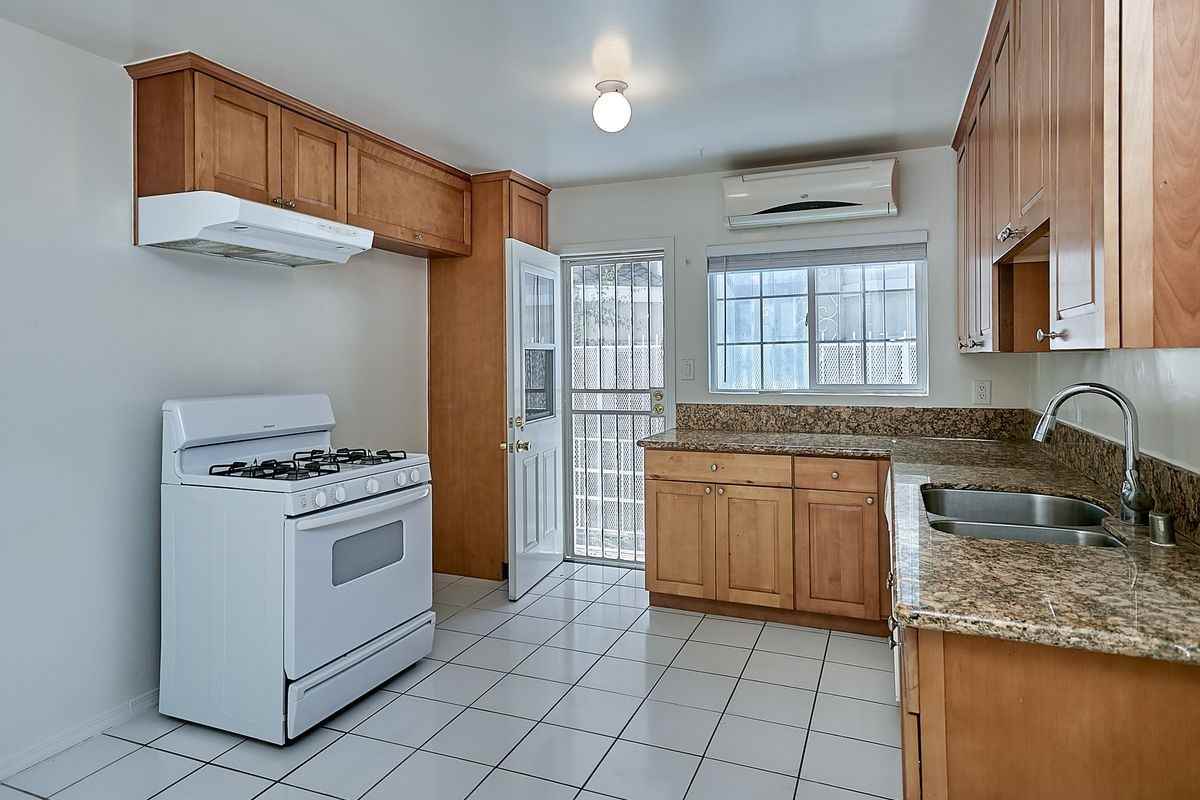 2656 Fairway Ave - Photo 2 of 34