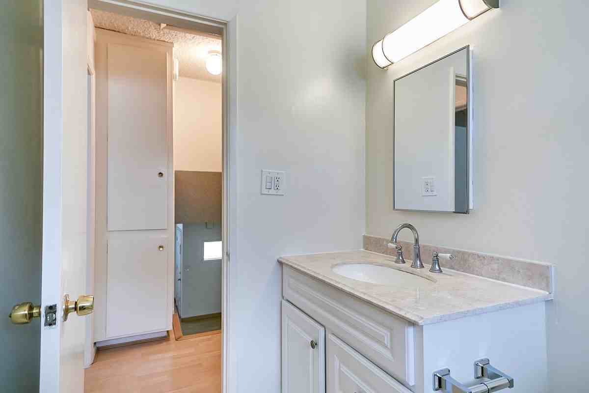 2656 Fairway Ave - Photo 3 of 34