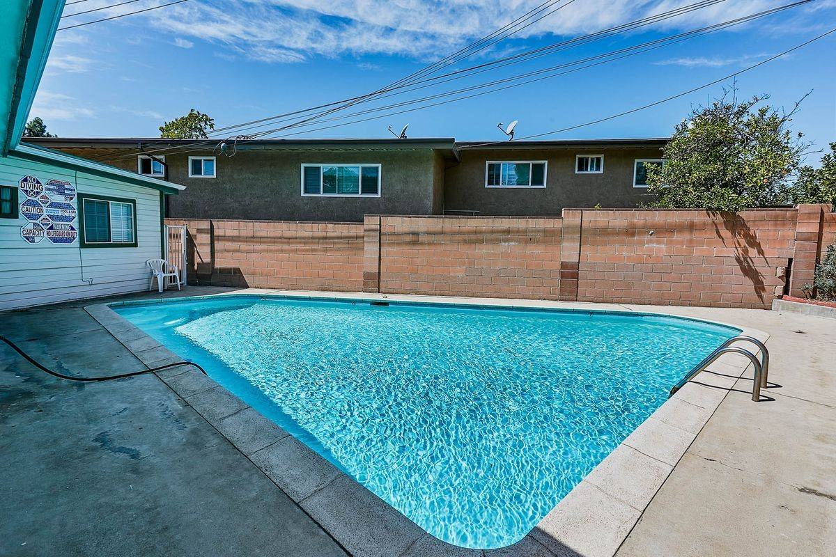 2656 Fairway Ave - Photo 4 of 34