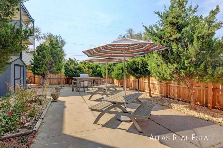 1009 13th Avenue - Photo 7 of 21