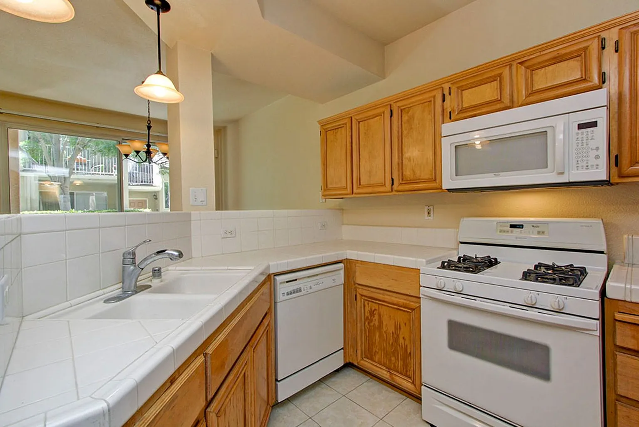3318 Midtown Pl #NA - Photo 7 of 19