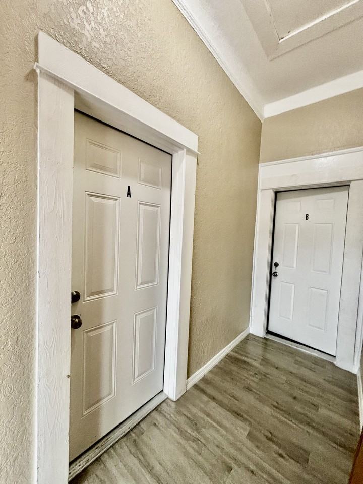 2906 W Chestnut St #A - Photo 3 of 12