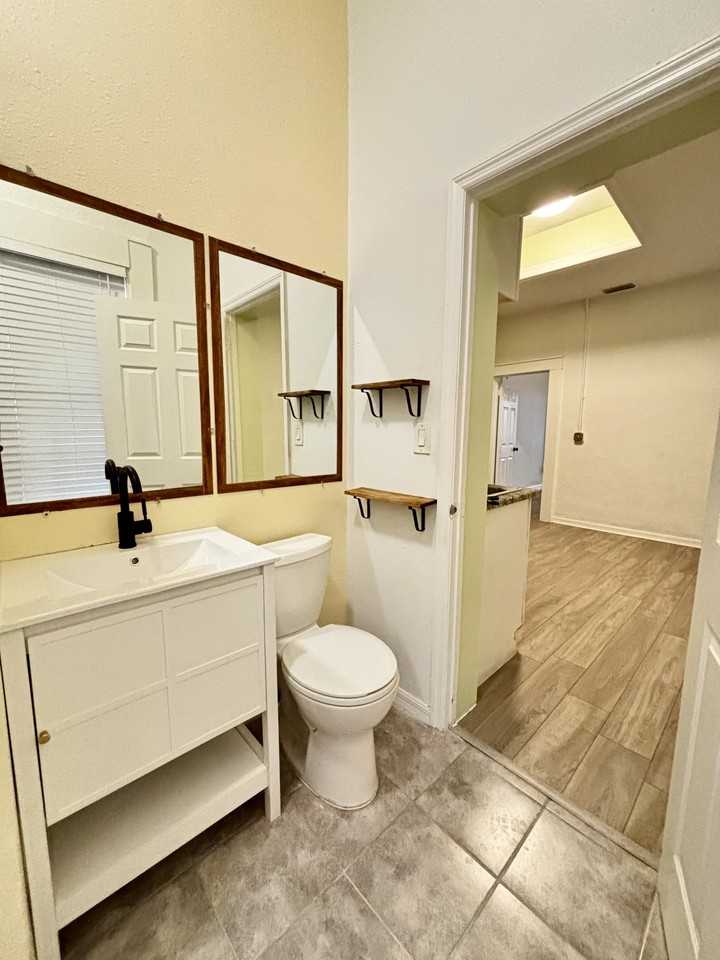 2906 W Chestnut St #A - Photo 7 of 12
