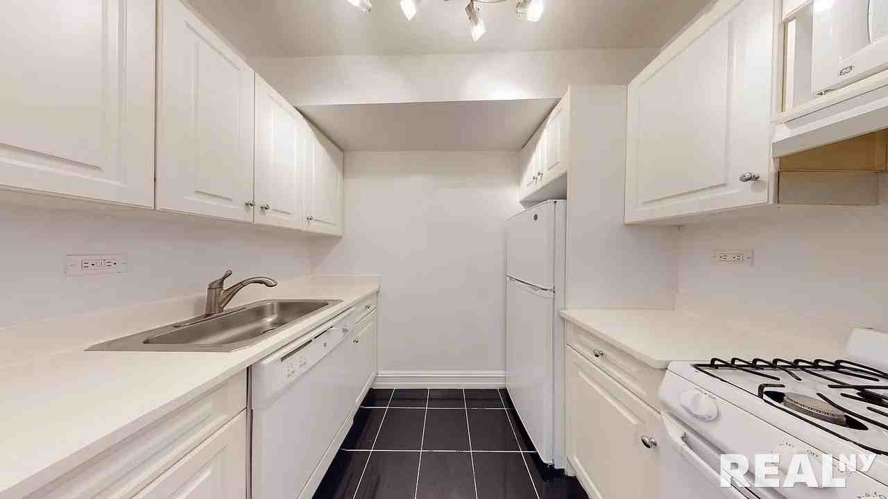 W 13th St #6J - Photo 3 of 3