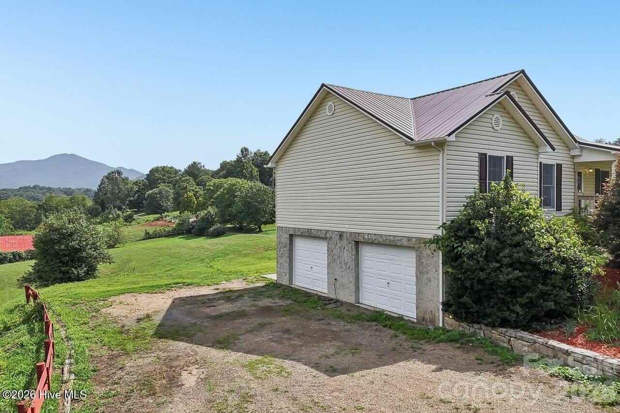 410 Crawford Rd - Photo 3 of 29