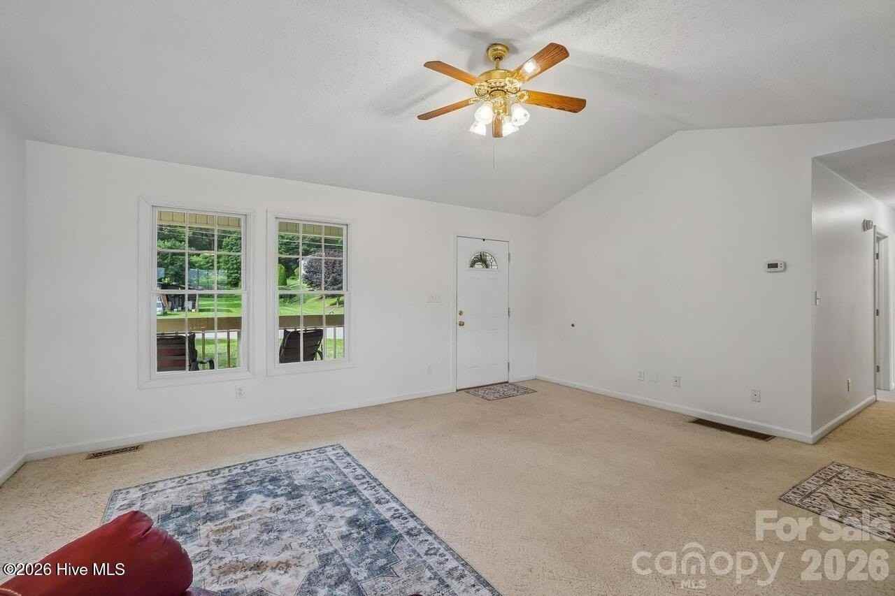 410 Crawford Rd - Photo 7 of 29