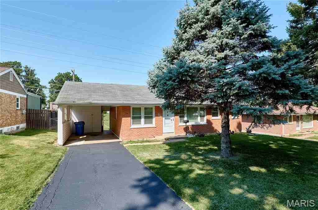 985 Saint Patrice Ln - Photo 3 of 34