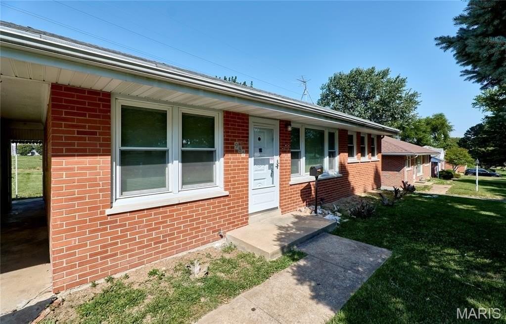 985 Saint Patrice Ln - Photo 4 of 34