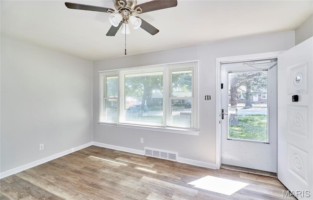 985 Saint Patrice Ln - Photo 5 of 34