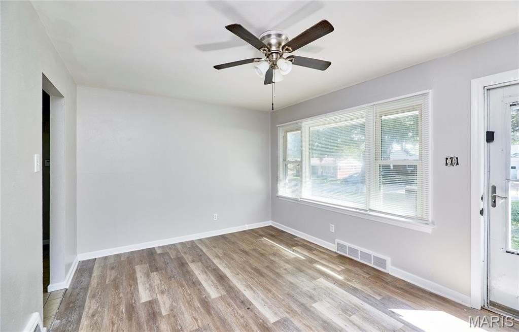 985 Saint Patrice Ln - Photo 6 of 34