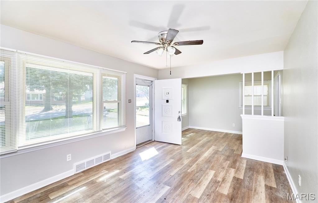 985 Saint Patrice Ln - Photo 7 of 34