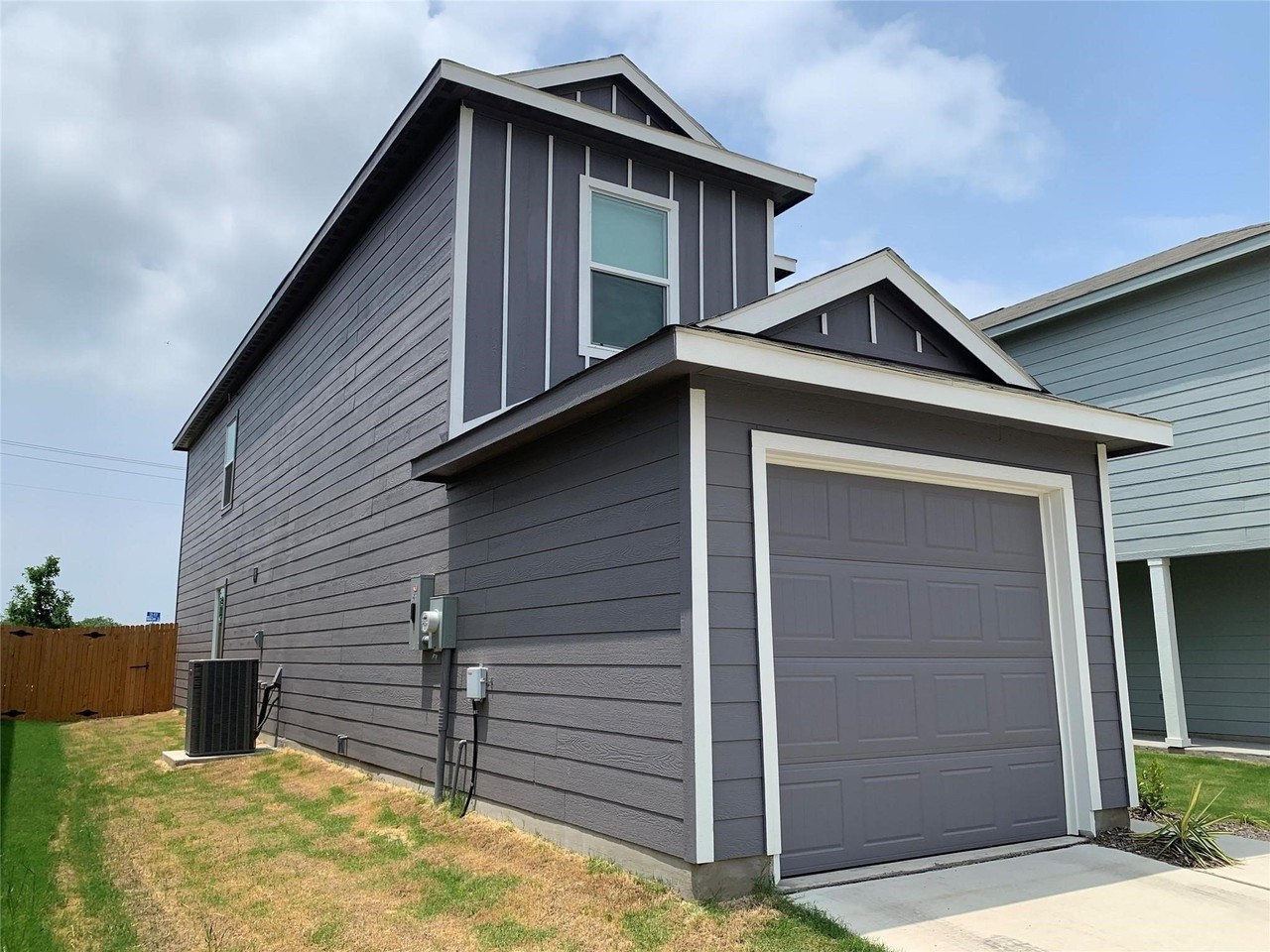 6226 Sanderling St - Photo 2 of 12
