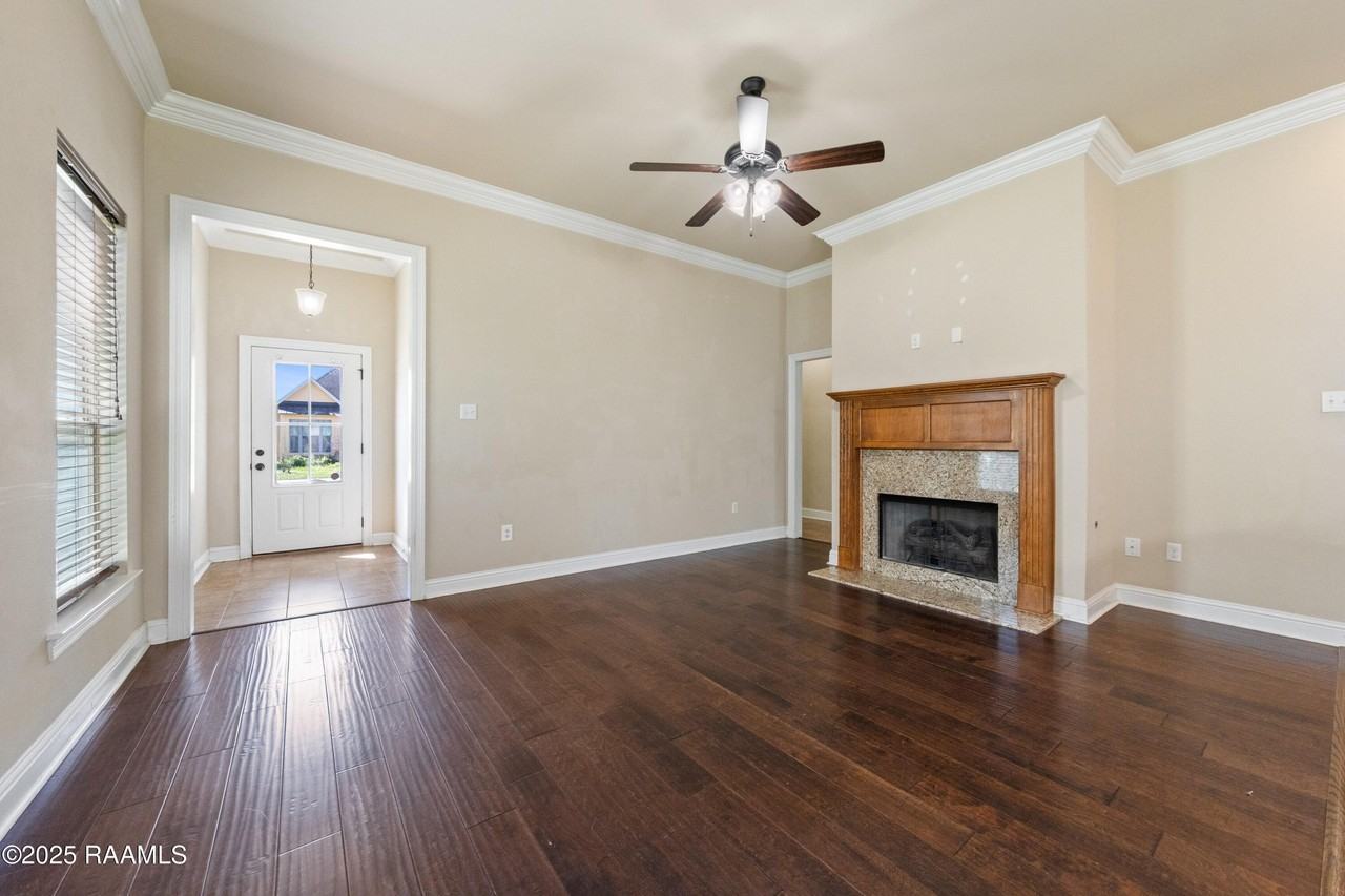 229 Rosemary Pl - Photo 3 of 34