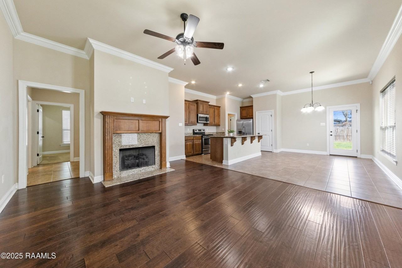 229 Rosemary Pl - Photo 4 of 34