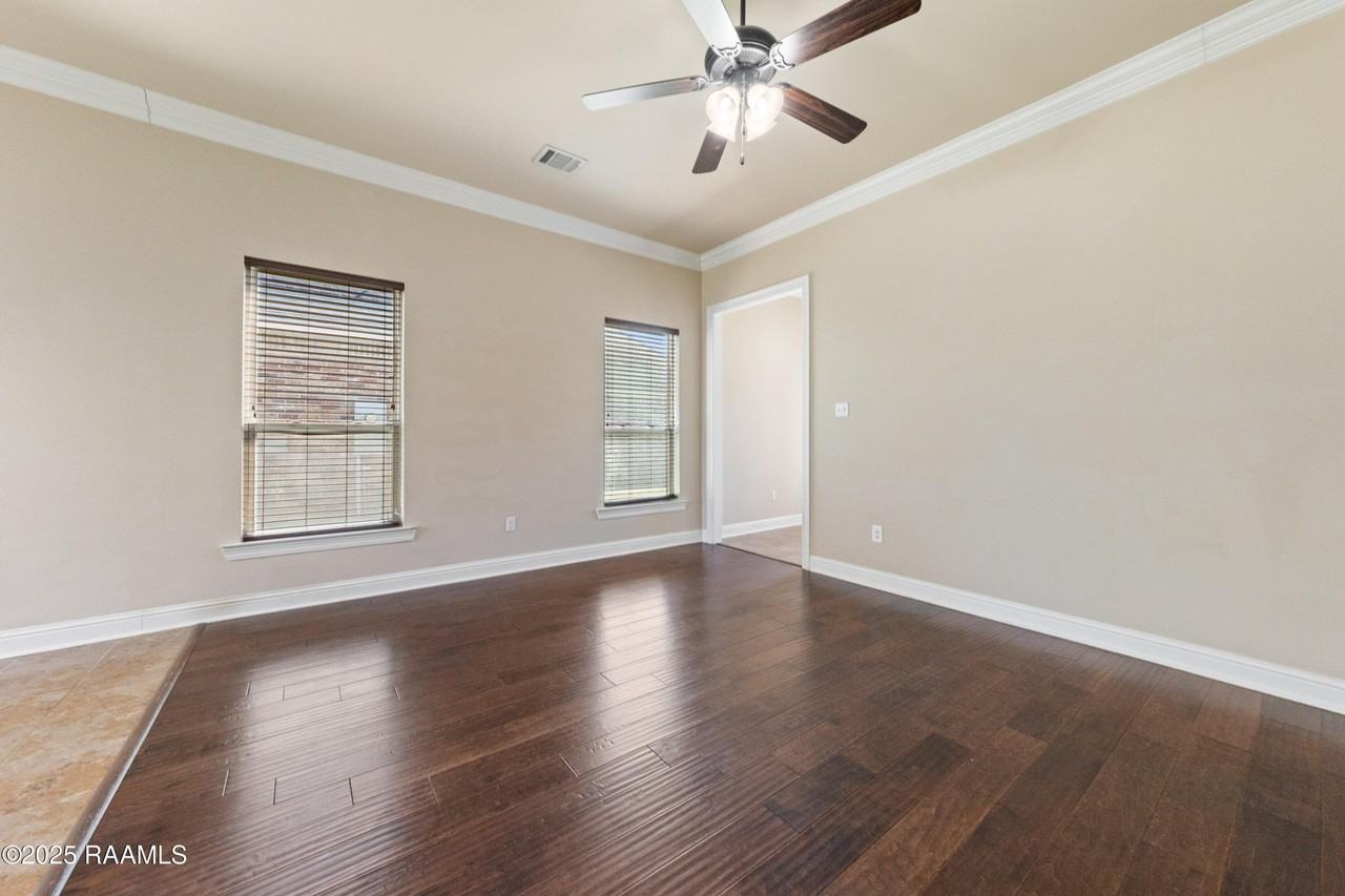 229 Rosemary Pl - Photo 5 of 34
