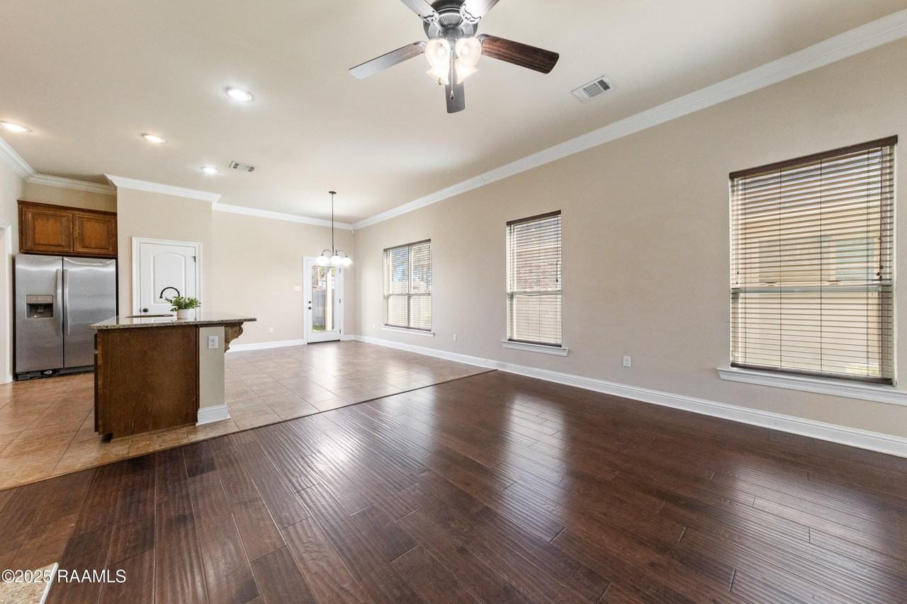 229 Rosemary Pl - Photo 6 of 34
