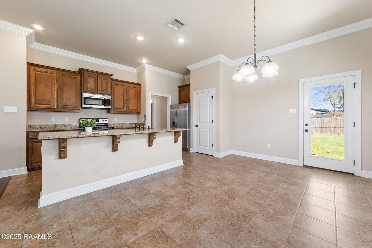 229 Rosemary Pl - Photo 7 of 34