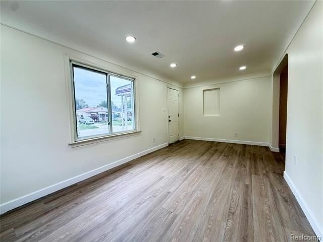 8044 Fremont St - Photo 4 of 16