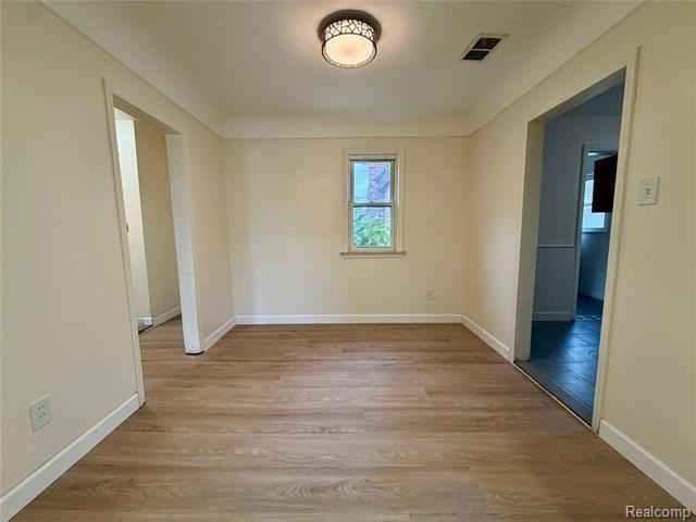 8044 Fremont St - Photo 5 of 16