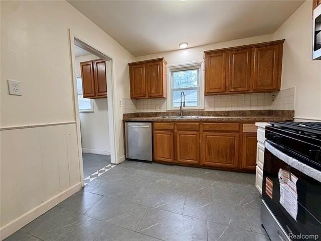 8044 Fremont St - Photo 6 of 16