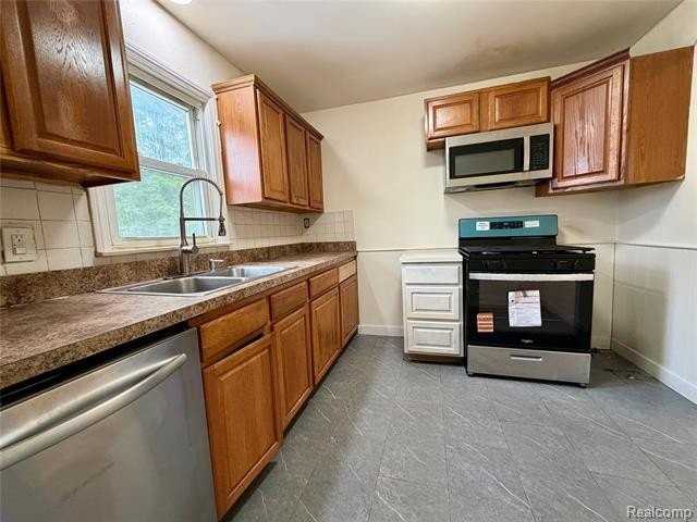 8044 Fremont St - Photo 7 of 16