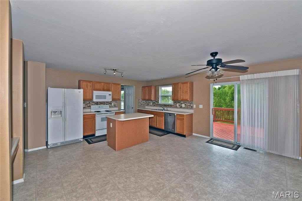 1225 Flintshire Ln - Photo 7 of 25