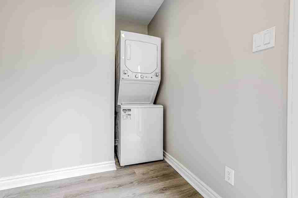 155 Earlscourt Avenue #1 - Photo 4 of 10