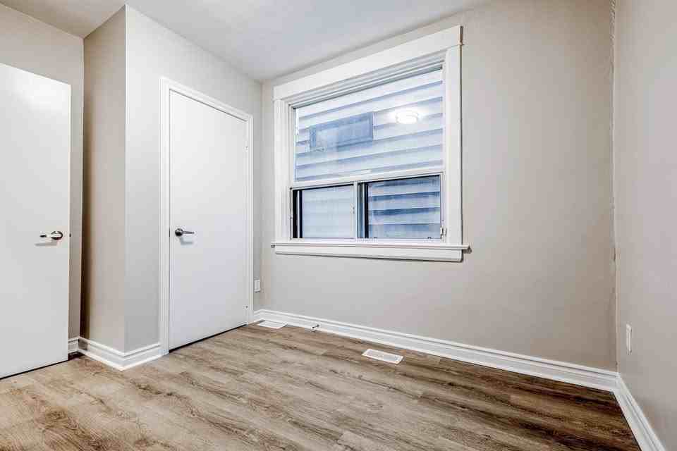 155 Earlscourt Avenue #1 - Photo 6 of 10