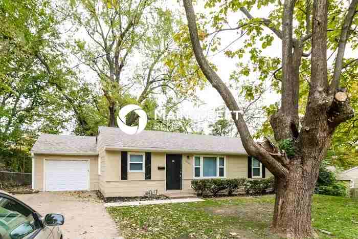 10002 Drury Ave - Photo 2 of 16