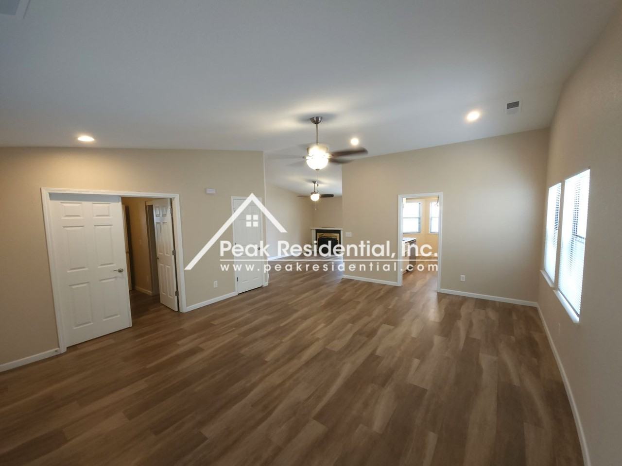 4537 Fox Valley Cir - Photo 3 of 23