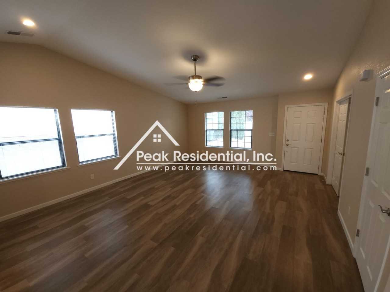 4537 Fox Valley Cir - Photo 4 of 23