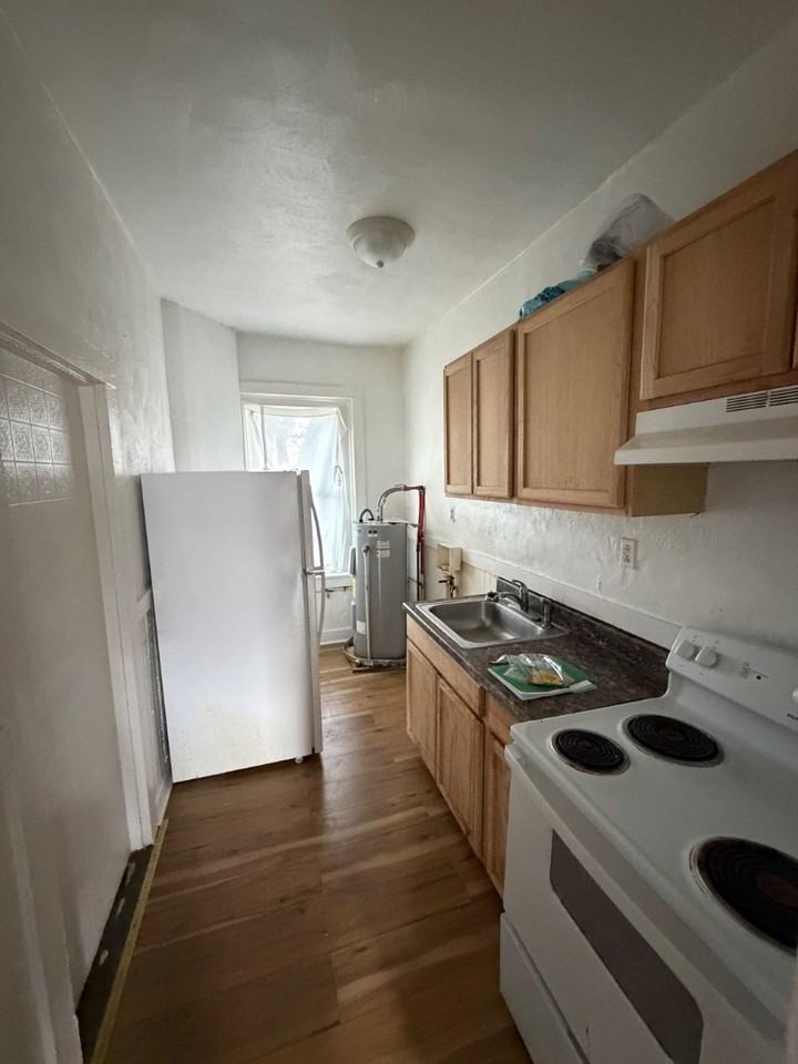 424 S Saratoga St - Photo 3 of 7