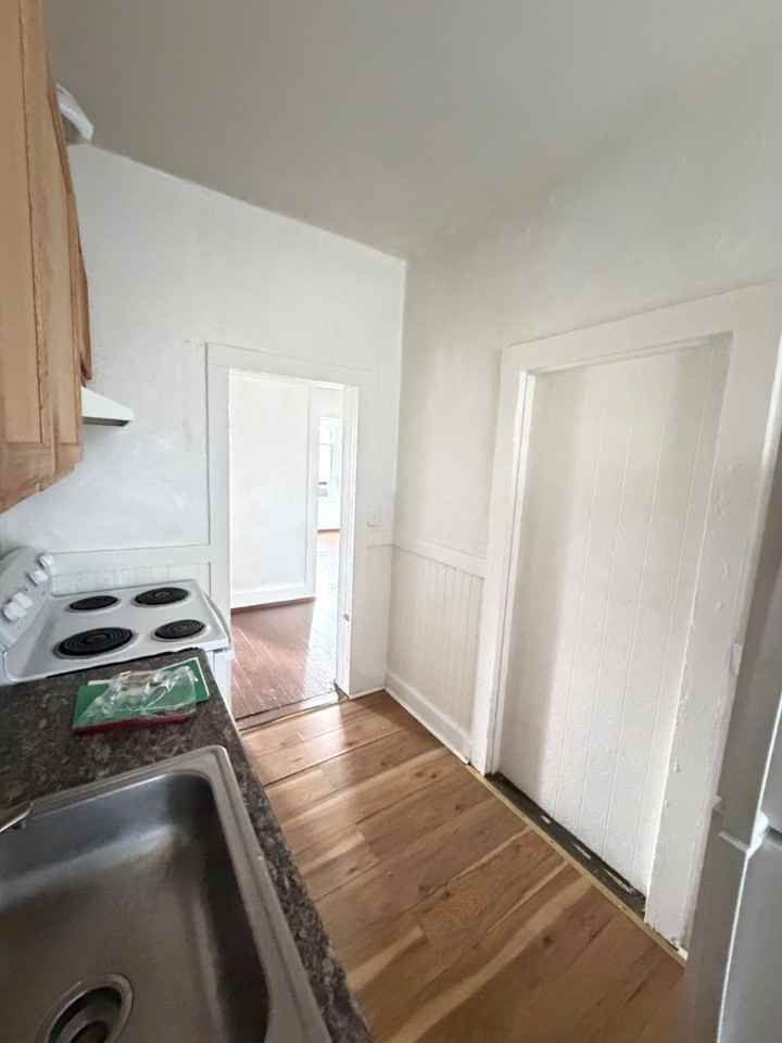424 S Saratoga St - Photo 7 of 7