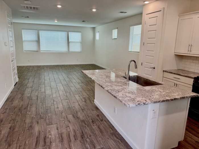 693 N Bay Dr - Photo 3 of 50