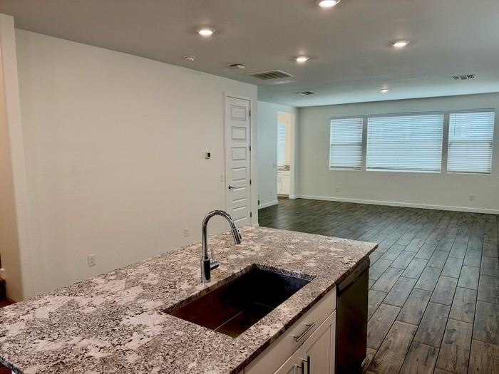 693 N Bay Dr - Photo 4 of 50