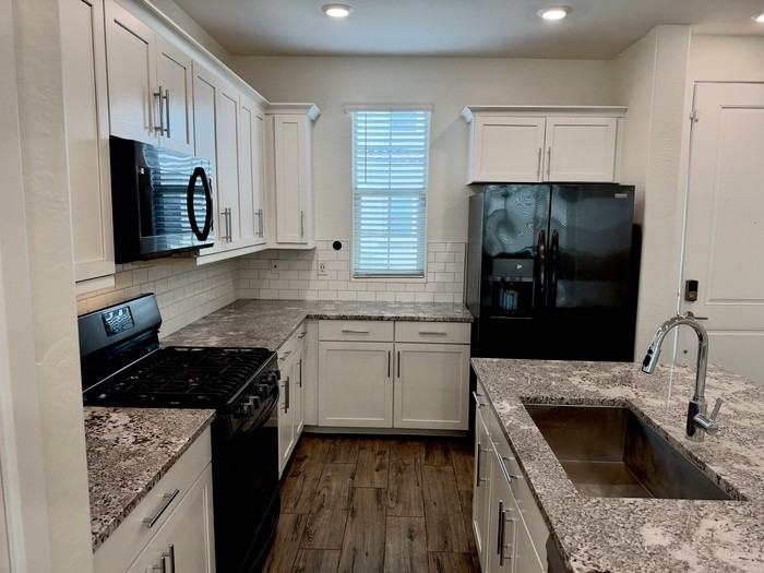 693 N Bay Dr - Photo 5 of 50