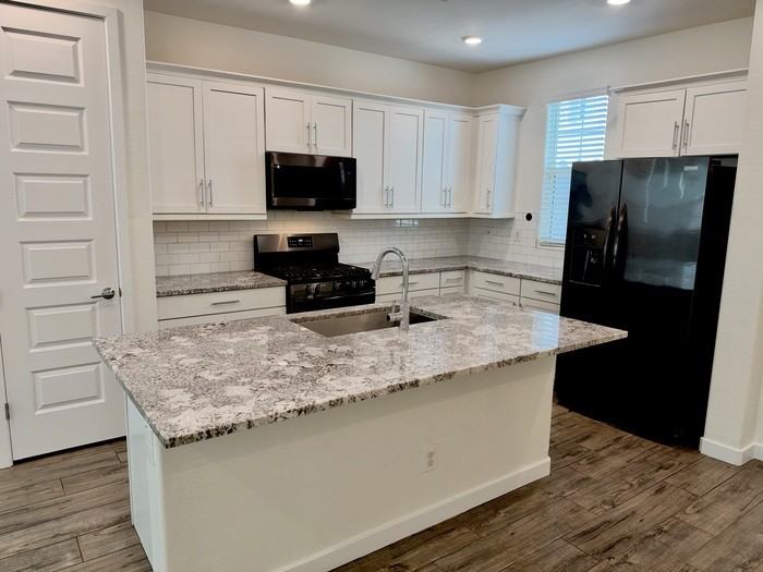 693 N Bay Dr - Photo 6 of 50